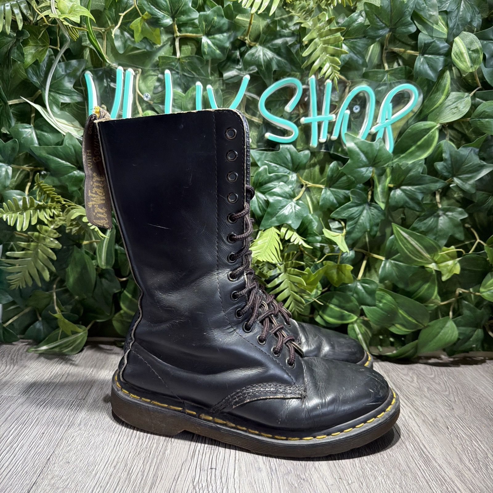 Dr. Martens VTG Women’s Made In England 14 Eye Leather Black Boots Sz 7 US