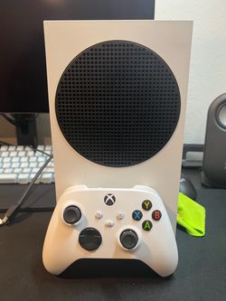 Xbox Series S 1TB with Controller