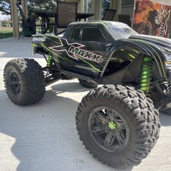Traxxas Xmaxx RC Truck