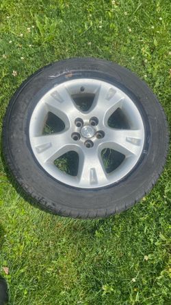 Toyota alloy rim 16” 5 lugs