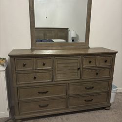 Queen 6 Pc Bedroom Set