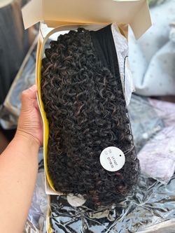 Kinky-curly / afro-curl pattern about 30in