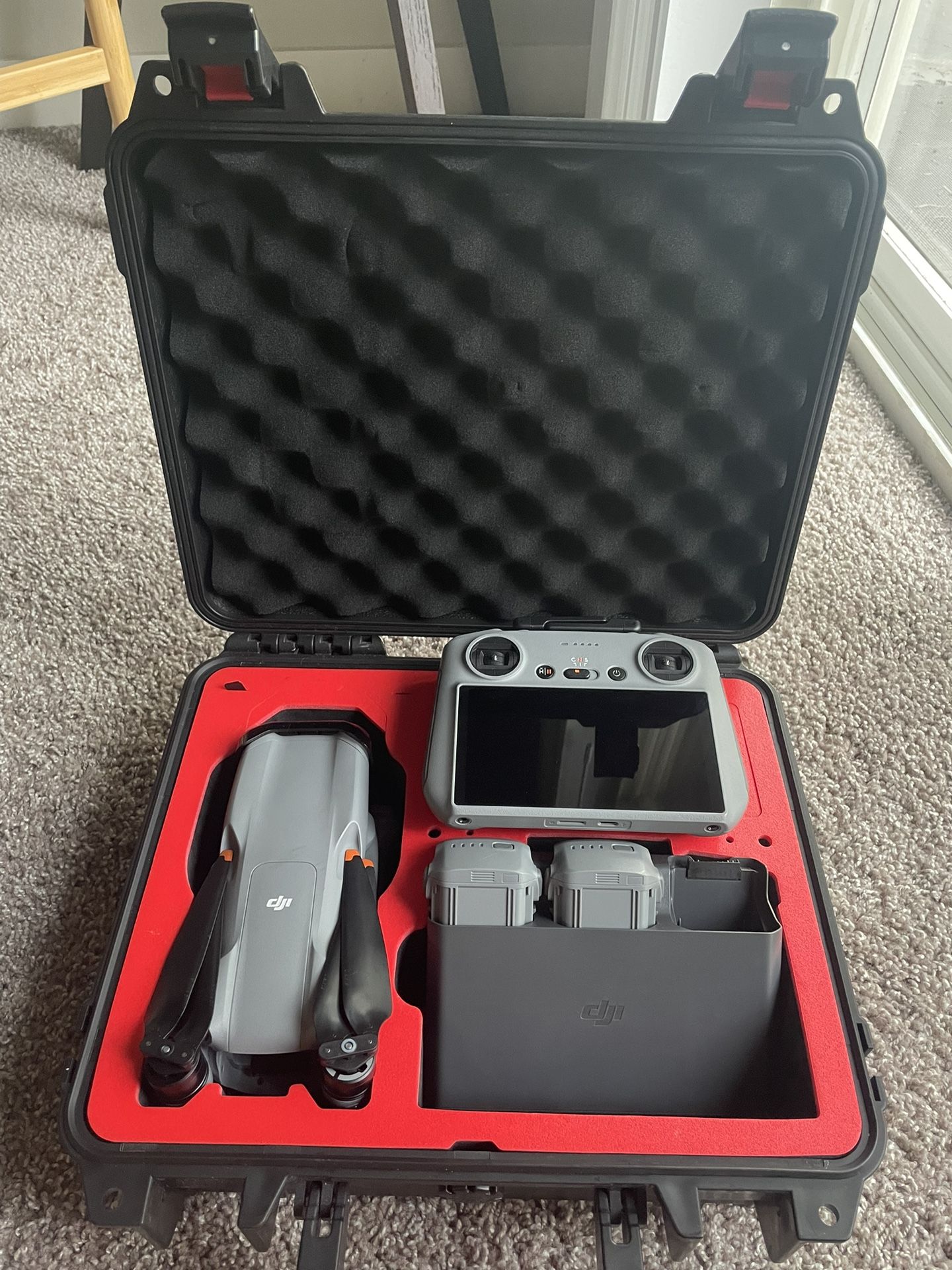 DJI Air 3 Drone + Charging Hub + Case (2 Batteries)