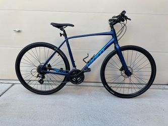 Giant Escape Hybrid Flat Bar Road Bike dual disc brakes