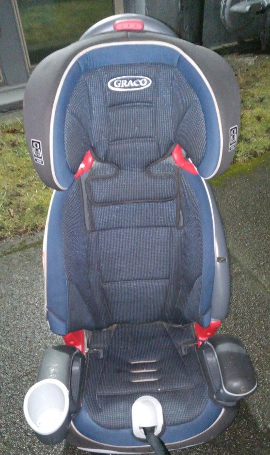 2 Graco Booster Carseats   20.00 Each (No Straps)t