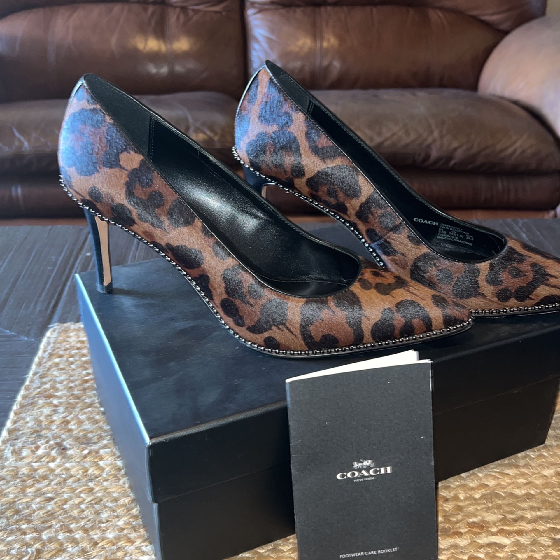 AUTHENTIC COACH PRINT PUMPS SIZE 9.5