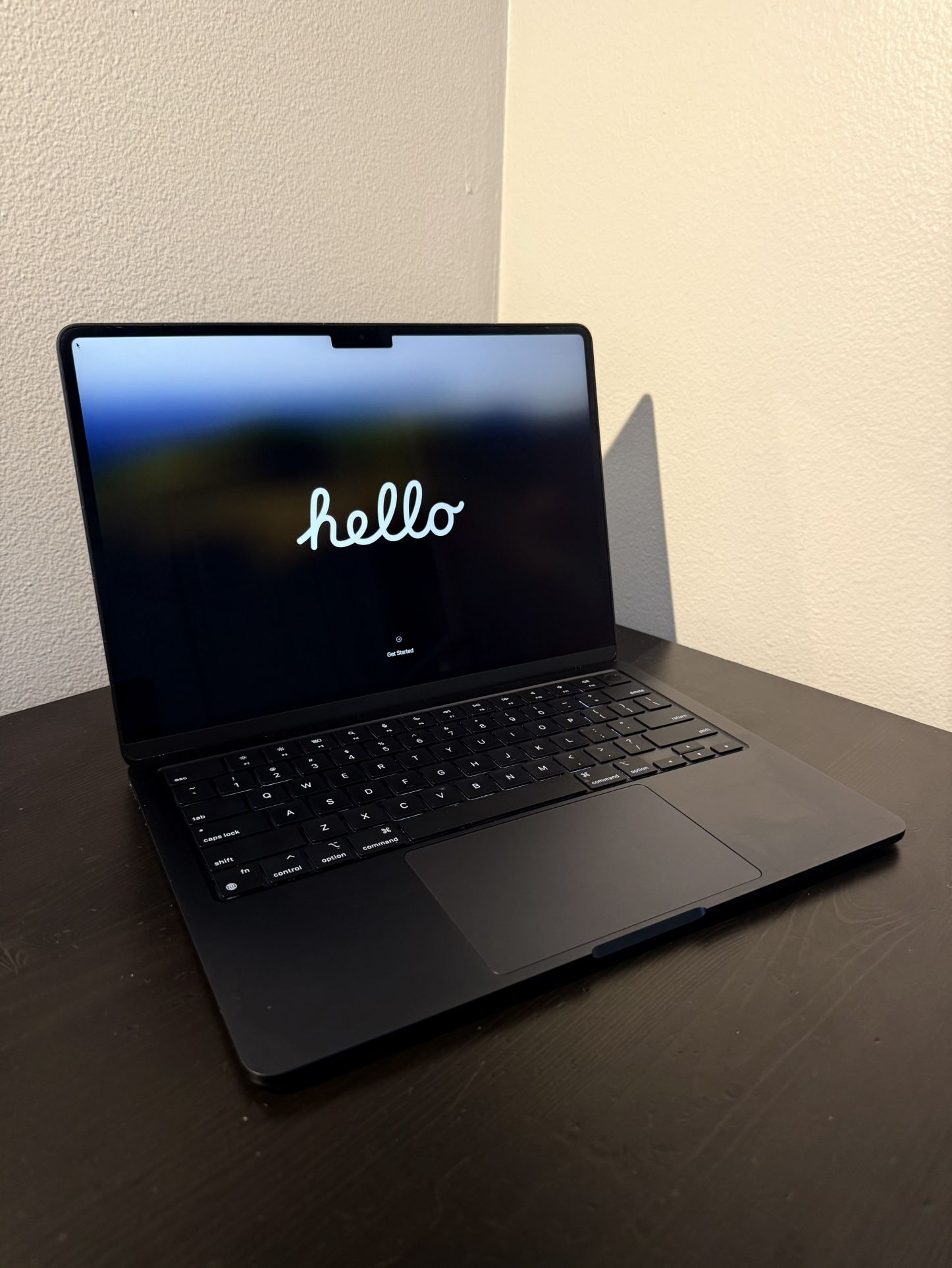 Macbook Air 2022 (Like New)