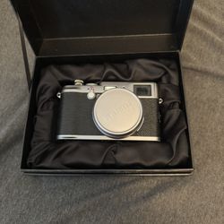 Fujifilm Finepix X100 + Accessories 
