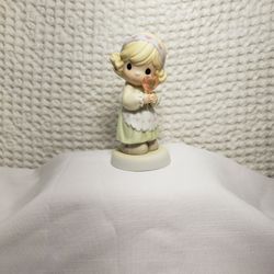 Precious Moments #689548 You have the sweetest heart 1999 . Figurine measures 5" tall base is 2 1/4" wide. Like new condition and smoke free home. 