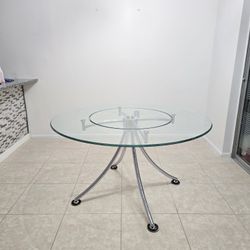 Beutifull Dining Table - Lazy Susan Integrated