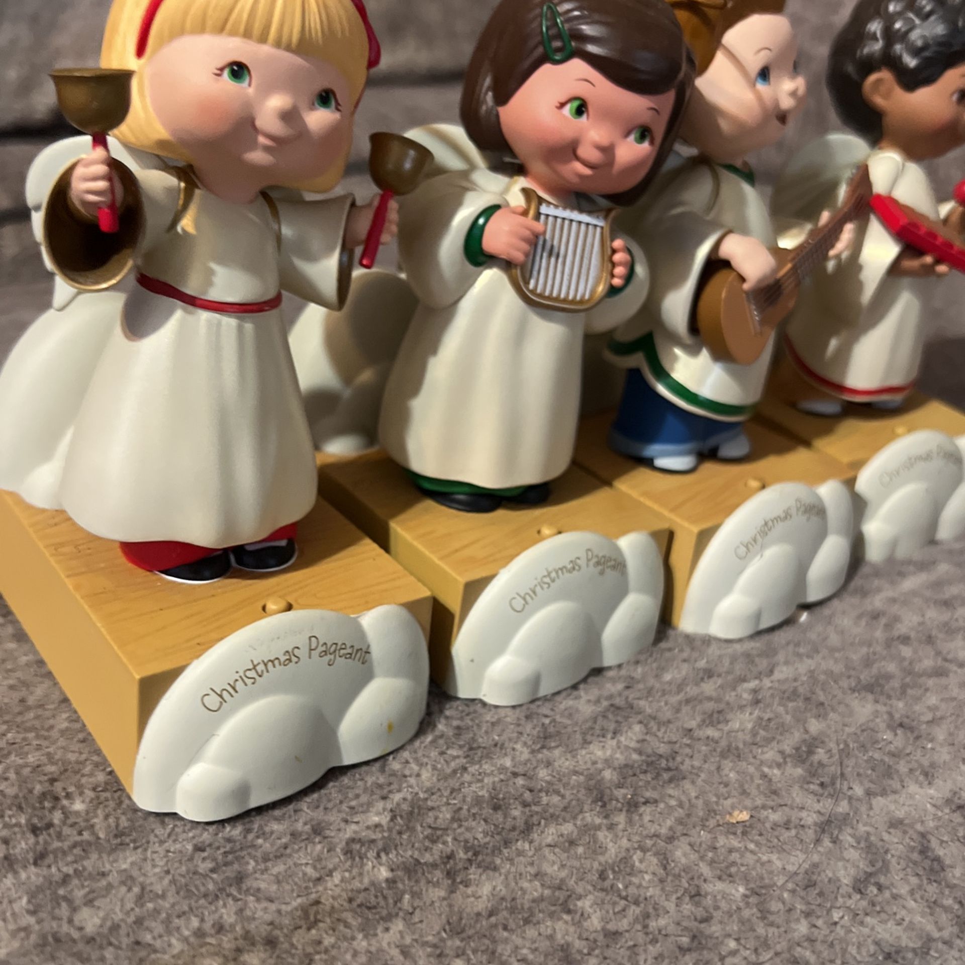 4 vintage Hallmark Singing Angels