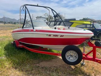 Tahoe Q6 boat