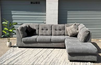 Beautiful Ashley Furniture Sectional Sofa – FREE Dallas Delivery | Same-Day Delivery
