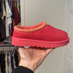 brand new pink uggs size 6 girls