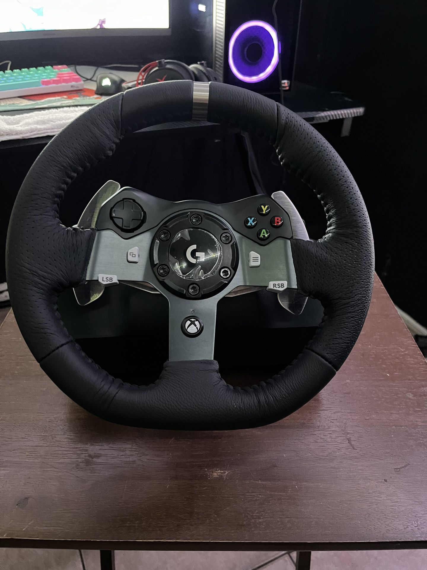 Logitech G920 Driving Forcé Racing Wheel And Pedals. 