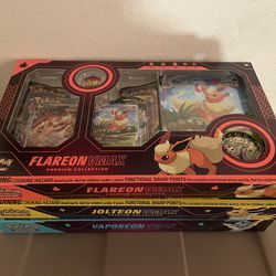 Pokemon Eevee Evolution VMAX Premium Collection Box