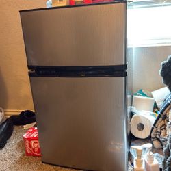 Insignia Mini Fridge 