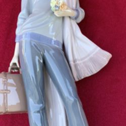 ON MY WAY HOME LLADRÓ Figurine