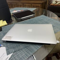Apple Mac Air Laptop