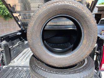 Bridgestone Dueler H/T  265 70 18
