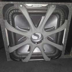 15'' Kicker L7 with Grille, Box And 4500 Watt Amp