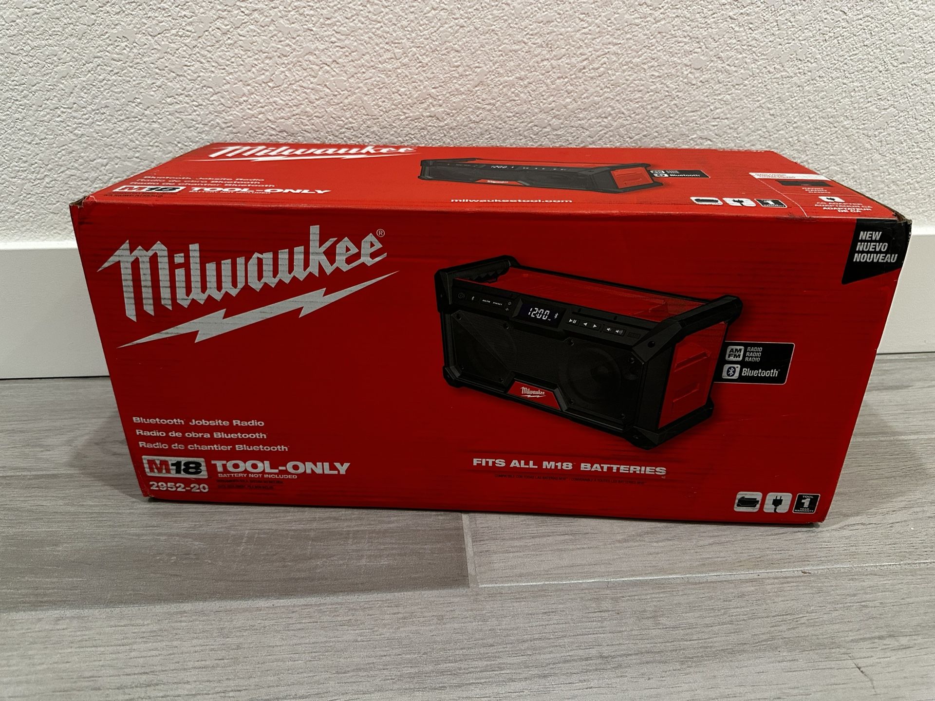 Milwaukee M18 18V Lithium-Ion Cordless Jobsite Radio. BRAND NEW