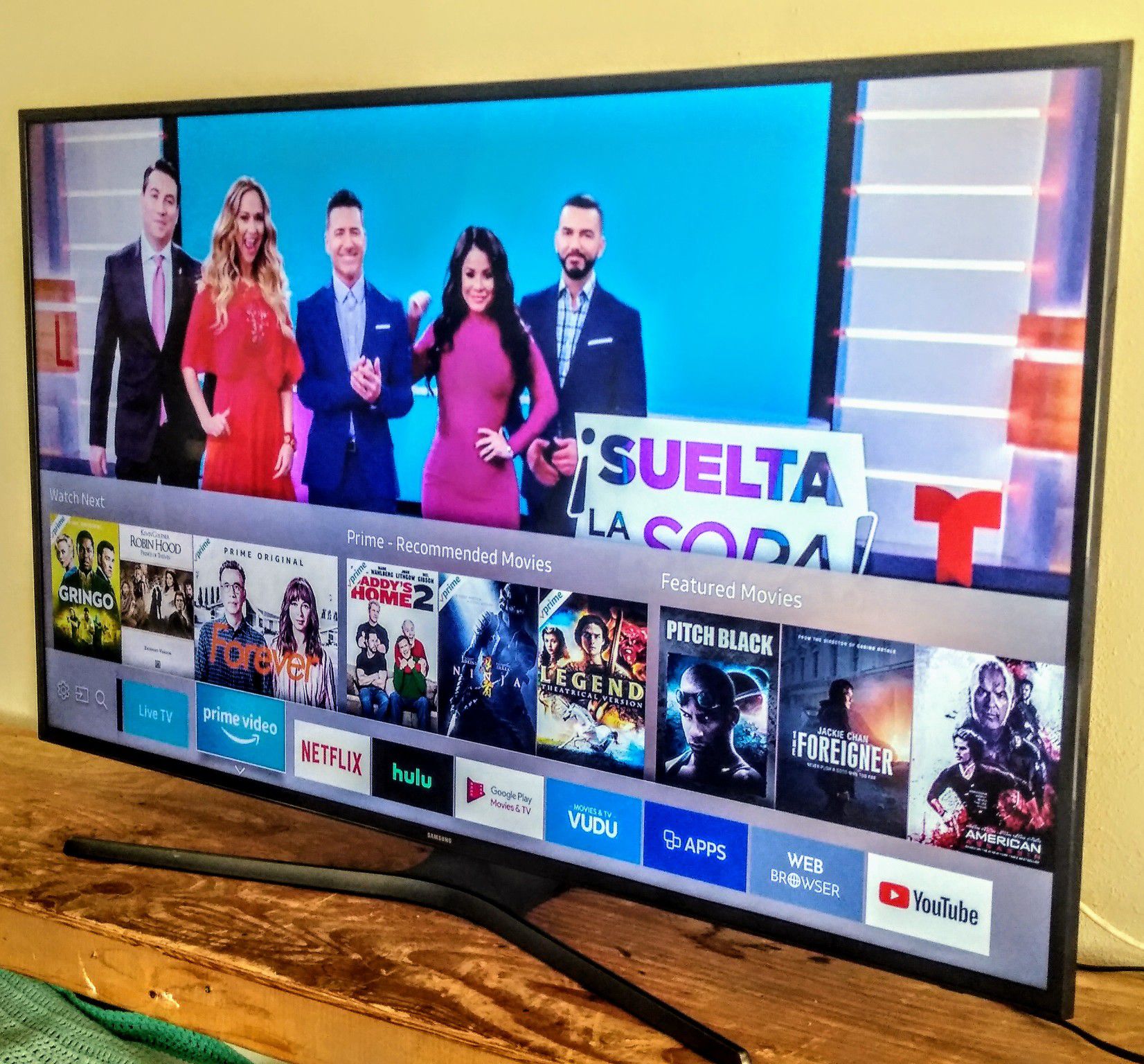 SMART TV. SAMSUNG 55" 4K LED WITH HDR AND SCREEN MIRRORING FULL UHD 2160p ( Negotiable )