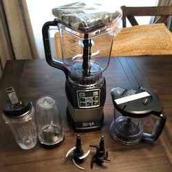 *Like New* NINJA BLENDER Kitchen  Set