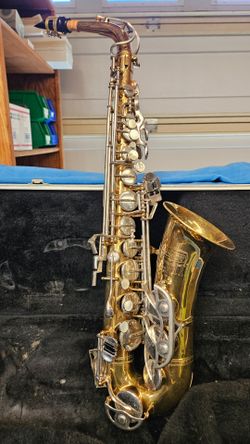 SELMER BUNDY ALTO SAXOPHONE WITH PADDED CASE