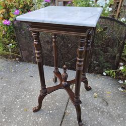 Vintage 1970s American French Country Mahogany Wood 28" Pedestal Side Marble Table