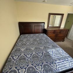 Queen Bedroom Set