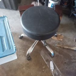 Adjustable Swirl Garage Stool