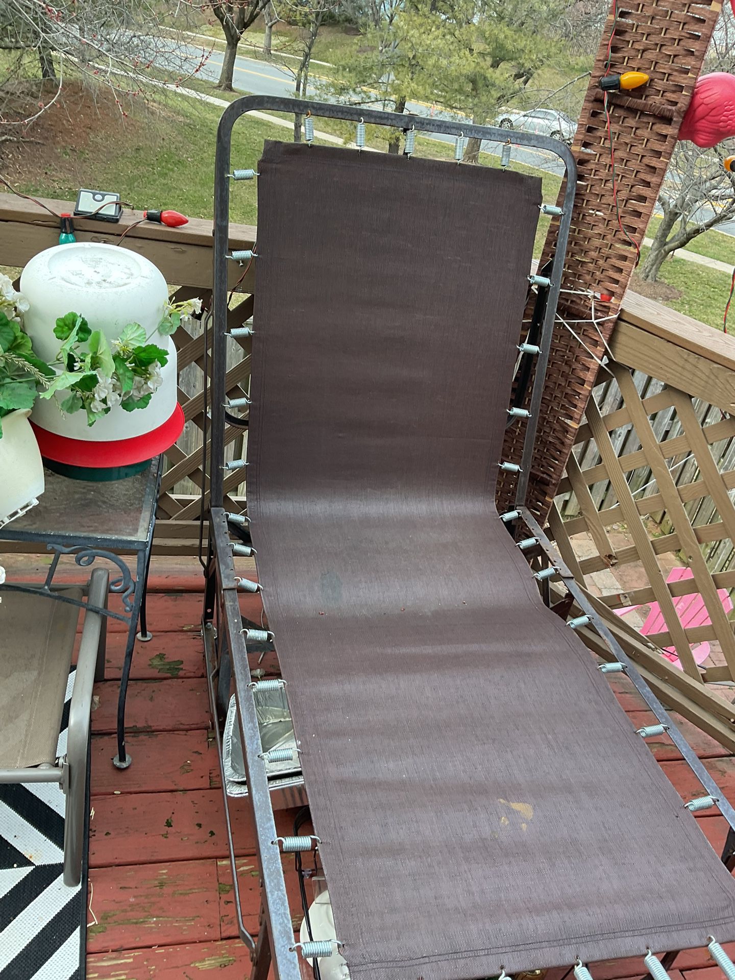 A Very Strong, Old Fashion Long Outside Chair, That Can Turn Into A Bed To Enjoy Outside. It Has Big Wheels. ( NO SHIPPING)