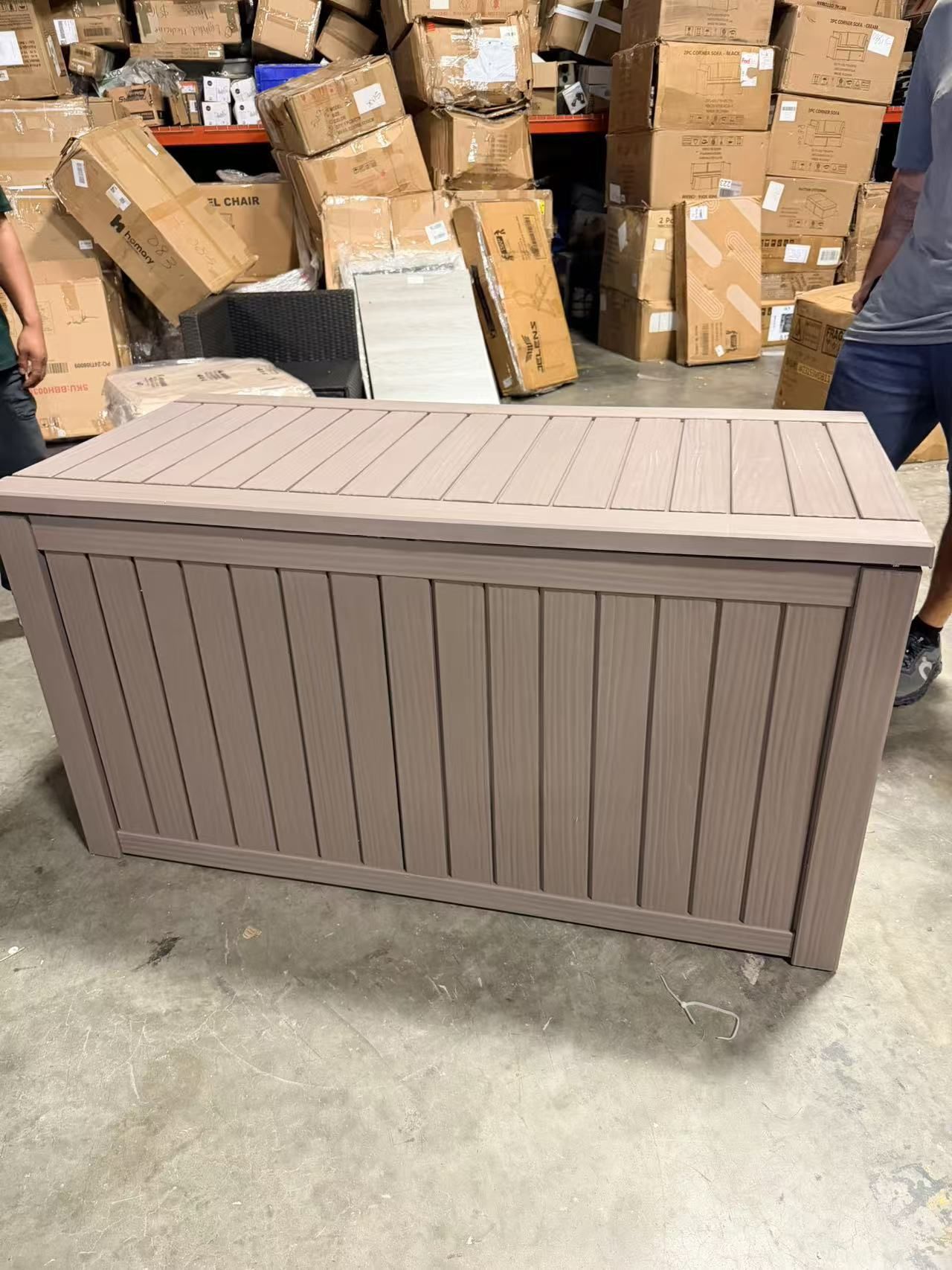 150 Gallon Outdoor Storage Box $100