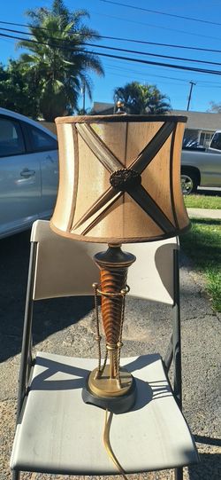 BEATIFUL SET OF TABLE LAMPS 30"H 13"W