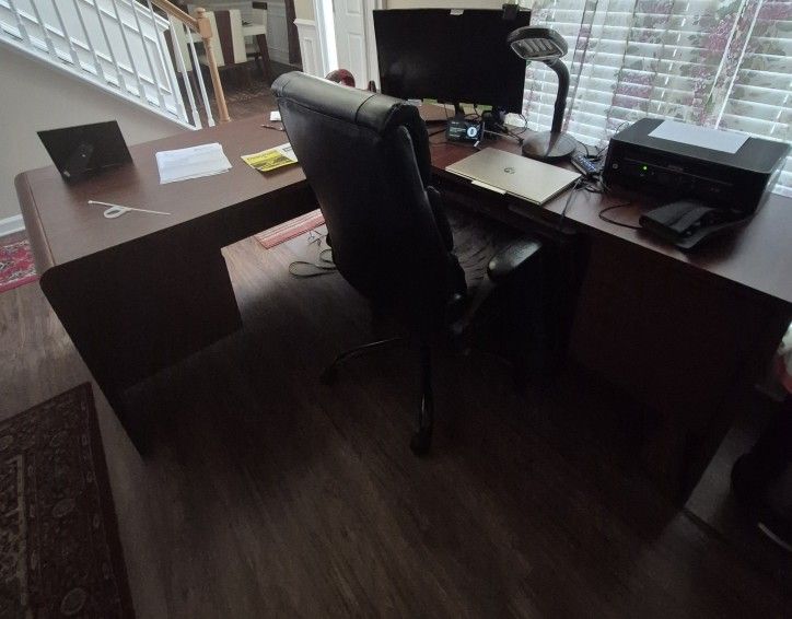 Mac Tabvish Office Desk