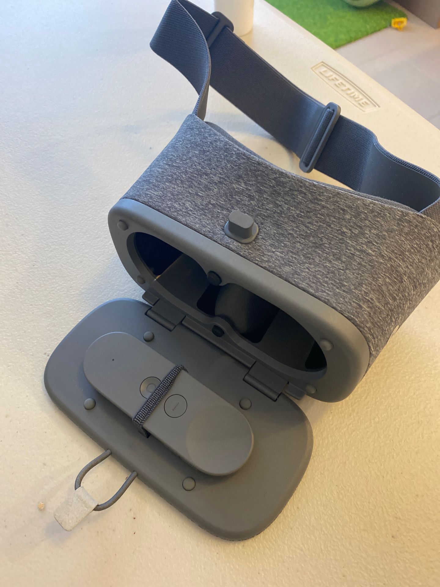 Google Day Dream View VR headset