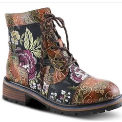 LARTISTE  BOOTS BRAND NEW 