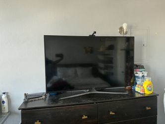50" UHD Samsung Smart TV w/ background lighting