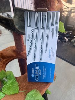 Gourmet knife set practically new
