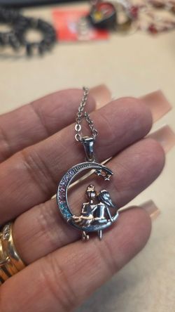 Sisters necklace