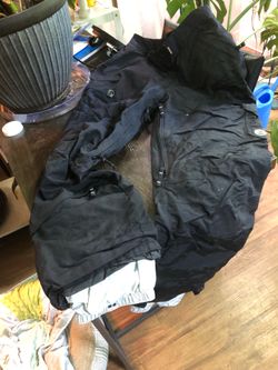 Two pair of snow skiing ⛷️ or snowboarding pants $6 each