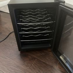 Magic Chef 12-Bottle Single-Zone Wine Cooler in Black