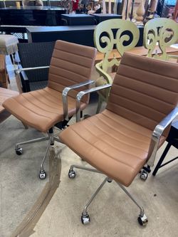 Set of 2 Ribbed Management Office Chairs in brown faux leather