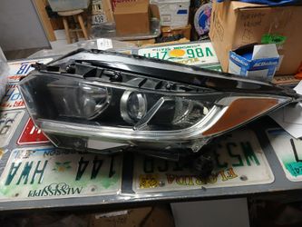 19-22 Honda HRV Left Driver Side Headlight Original