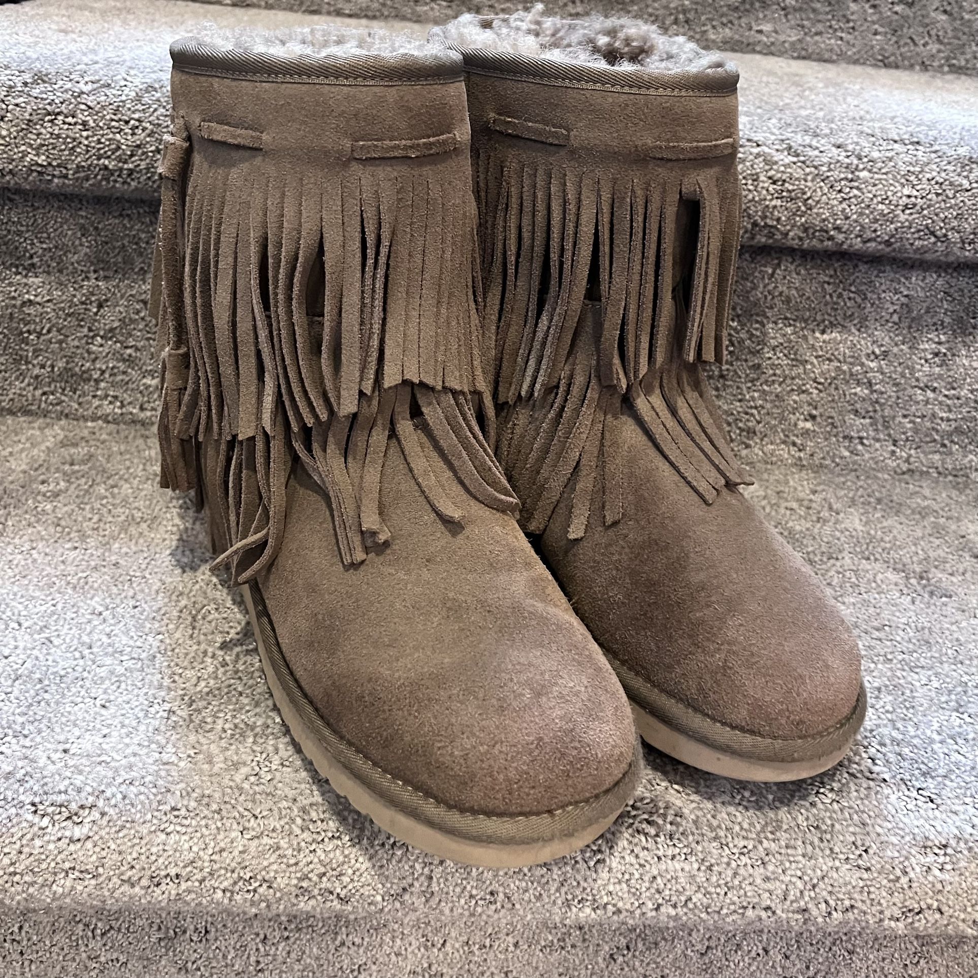 Ugg Moccasin Boot 