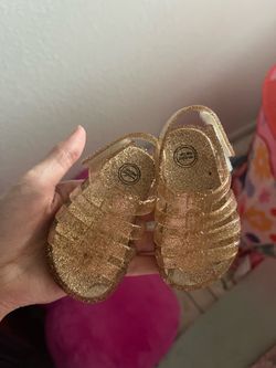 Gold sparkle jelly sandals for toddler