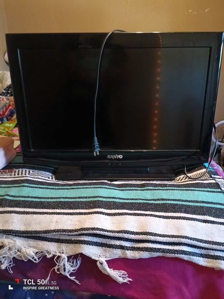 TV Asking $35 Works Great Nothing Wrong With It Pick Up Only Serious Buyers Please 