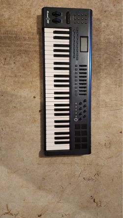 MIDI controller / keyboard and stand