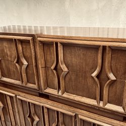 OUTSTANDING PAIR OF MID CENTURY MODERN BRUTALIST NIGHTSTANDS